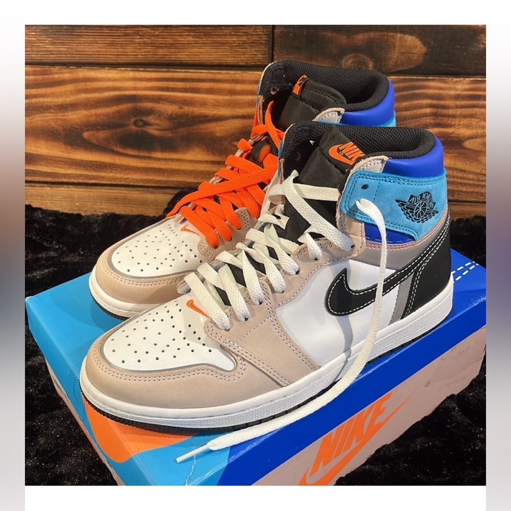 Nike Air Jordan 1 Retro High OG - Picture 2 of 8